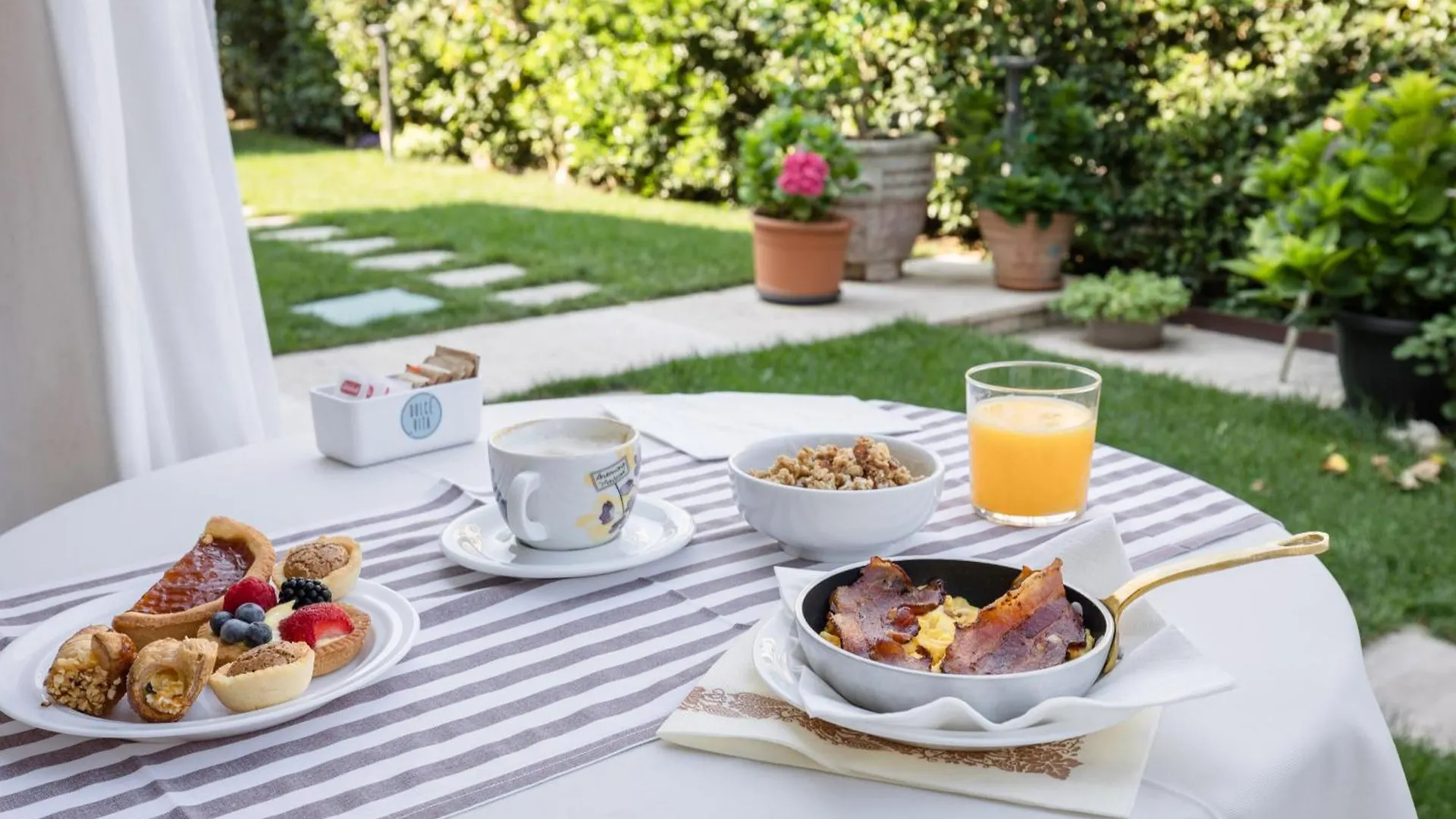 Bed and Breakfast Charming Sirmione Italien